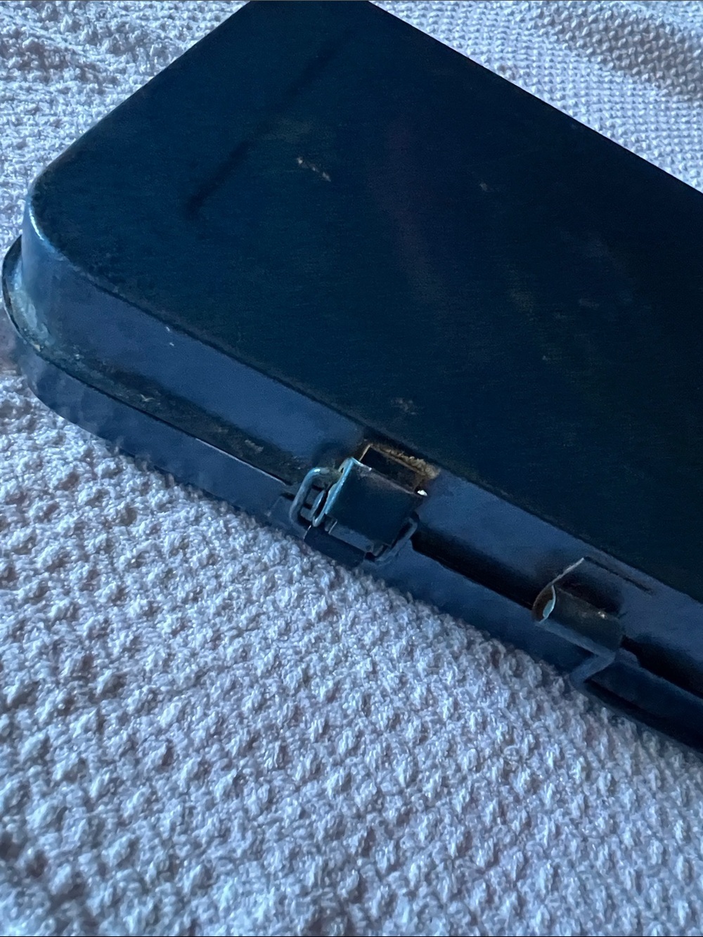 Red Handled Rivet Gun with Assorted Rivets storage case - Picture 6 of 6